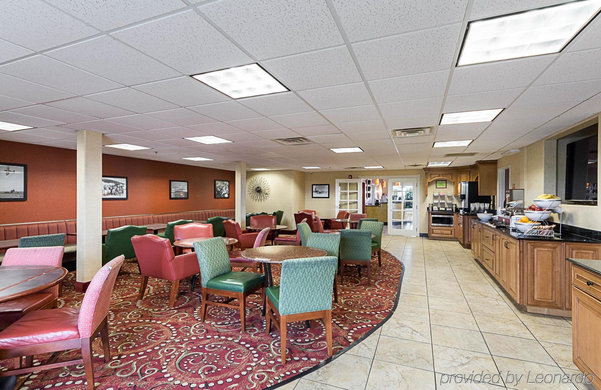 Comfort Suites Airport Wichita Exterior foto